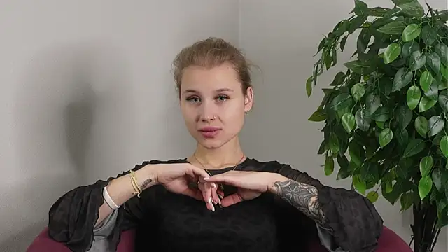 NganZarella online show from November 12, 5:52 am