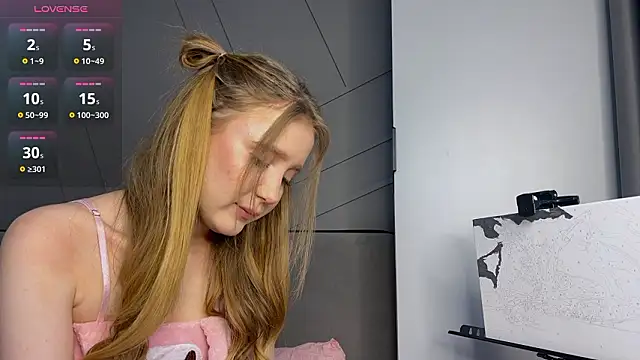 MiraJuicyJune online show from March 5, 4:30 am