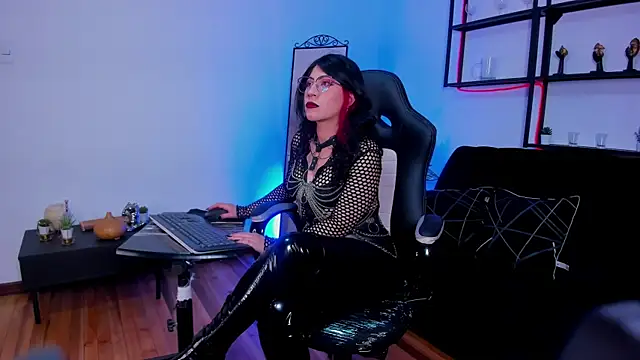 Snapshot of Halley_Ravenn chatting on July 9, 8:46 pm Halley Ravenn online show from July 9, 8:46 pm