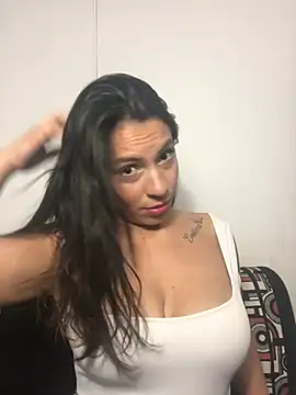 Snapshot of Vianca_Costt chatting on May 24, 4:06 am Vianca Costt online show from May 24, 4:06 am