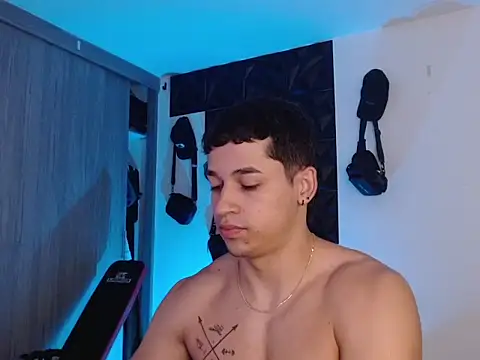 Snapshot of adam_keith chatting on December 5, 1:20 pm adam keith online show from December 5, 1:20 pm