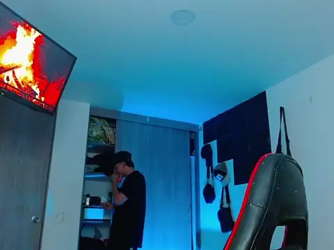 Snapshot of adam_keith chatting on December 22, 3:09 pm adam keith online show from December 22, 3:09 pm