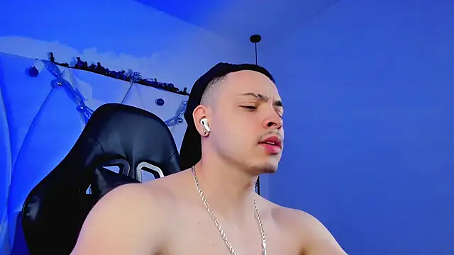 Maxwell Dupont online show from December 3, 12:03 pm