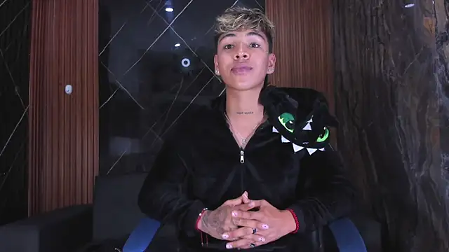 Snapshot of Timmy_Kiing_ chatting on November 23, 8:52 pm Timmy Kiing online show from November 23, 8:52 pm