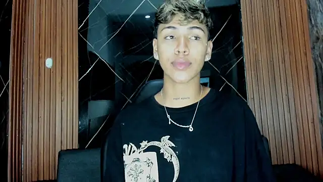 Timmy Kiing  online show from December 20, 9:11 pm