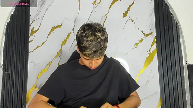 Timmy Kiing  online show from January 9, 9:16 pm