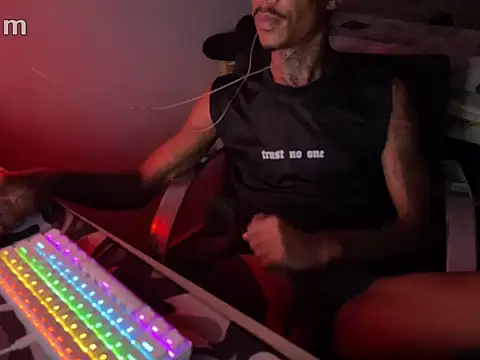 Snapshot of pxgusta chatting on November 16, 10:04 pm pxgusta online show from November 16, 10:04 pm