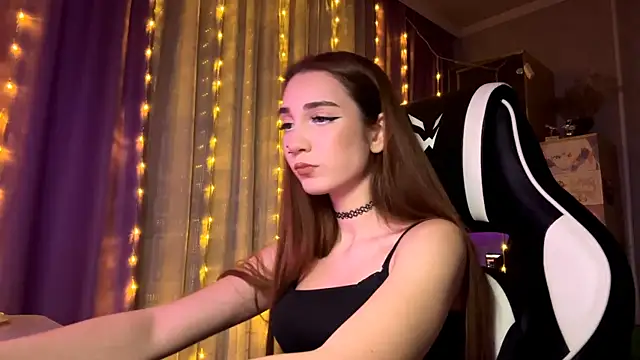 HollyPaw online show from December 17, 7:20 pm