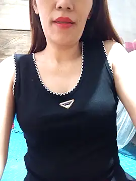 Snapshot of Hini68 chatting on November 15, 7:27 am Hini68 online show from November 15, 7:27 am