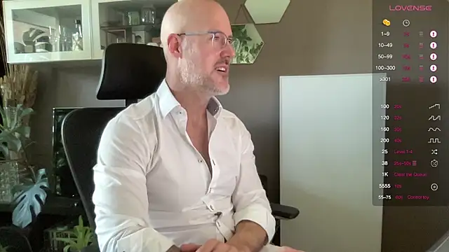 Snapshot of the_new_fit_rubinho chatting on May 28, 7:05 am the new fit rubinho online show from May 28, 7:05 am