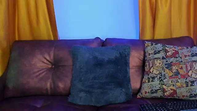 Snapshot of Desirelust_ chatting on November 14, 12:04 pm Desirelust online show from November 14, 12:04 pm