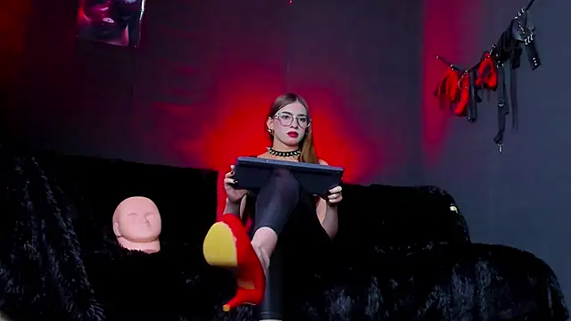 MartinaStones online show from December 3, 9:02 pm