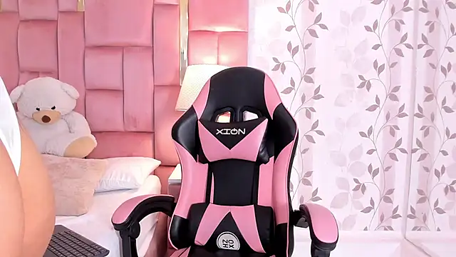 EllaEvanz online show from January 17, 8:23 pm