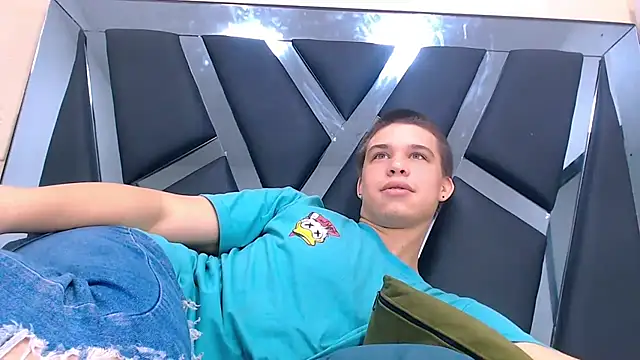 Liam York  online show from December 3, 1:20 pm