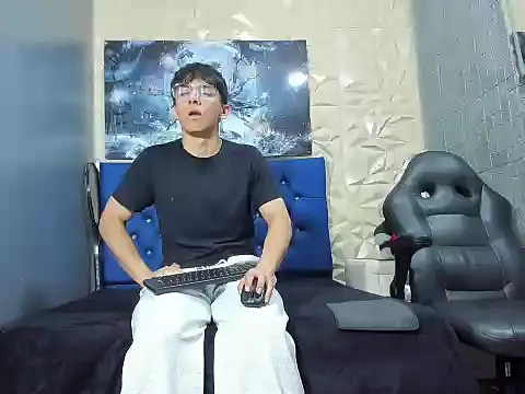 ElanGiraldo online show from March 3, 11:10 pm