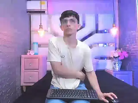 ElanGiraldo online show from April 12, 9:31 pm