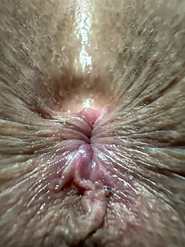 latinahorny11 online show from December 21, 8:10 am