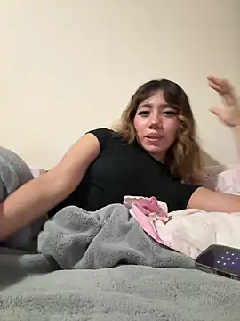 Snapshot of latinahorny11 chatting on May 10, 6:51 am latinahorny11 online show from May 10, 6:51 am