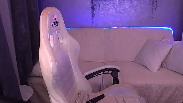 Snapshot of CarolinaaFoxyyy chatting on November 13, 3:55 pm CarolinaaFoxyyy online show from November 13, 3:55 pm