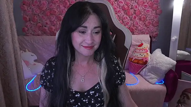 Snapshot of CarolinaaFoxyyy chatting on May 24, 6:57 pm CarolinaaFoxyyy online show from May 24, 6:57 pm