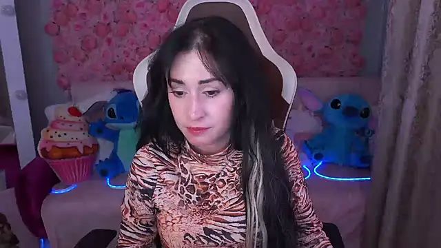 Snapshot of CarolinaaFoxyyy chatting on June 2, 7:05 pm CarolinaaFoxyyy online show from June 2, 7:05 pm