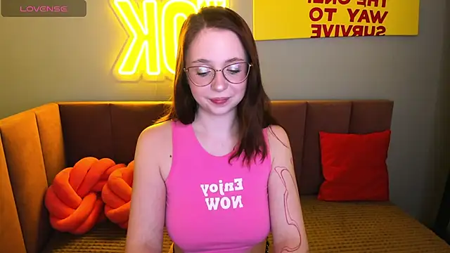 Erica Nelson online show from January 17, 1:32 am