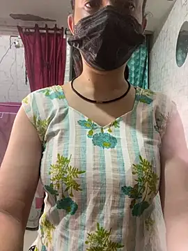 Snapshot of Red_Queen_11 chatting on April 3, 7:12 pm Red Queen 11 online show from April 3, 7:12 pm