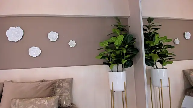 Snapshot of sofiaivanova chatting on February 15, 7:51 am sofiaivanova online show from February 15, 7:51 am