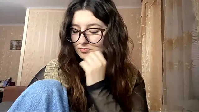 Snapshot of DonnieBooton chatting on November 11, 1:44 pm DonnieBooton online show from November 11, 1:44 pm