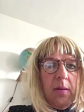 simone xdressing online show from October 3, 1:08 pm