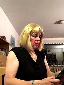 simone xdressing online show from November 17, 1:11 am