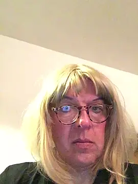 simone xdressing online show from March 1, 8:33 pm