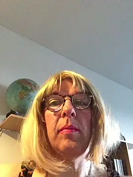 simone xdressing online show from March 15, 5:19 pm