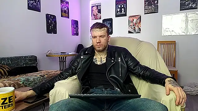 Huntall77 online show from January 18, 8:40 am