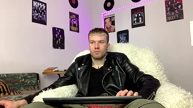 Huntall77 online show from March 11, 5:35 am