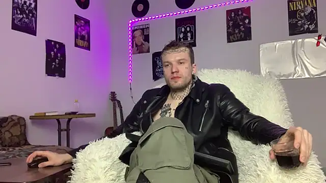 Huntall77 online show from March 13, 5:30 pm