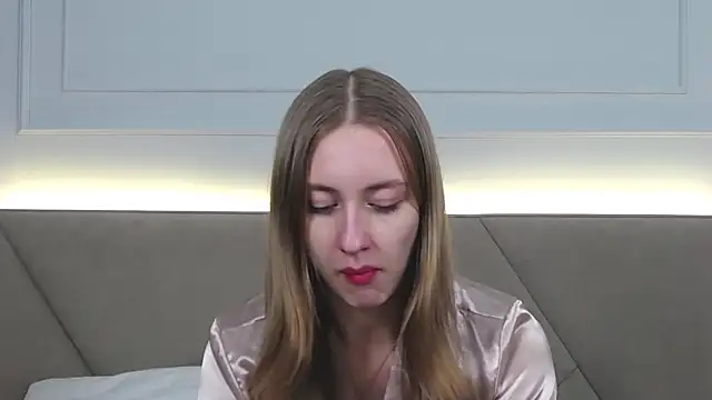 RachaelCute online show from December 2, 6:30 am