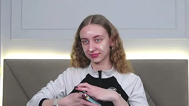 RachaelCute online show from December 17, 4:29 am