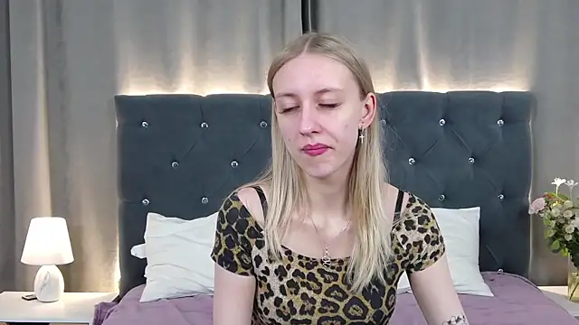 RachaelCute online show from April 17, 4:15 am