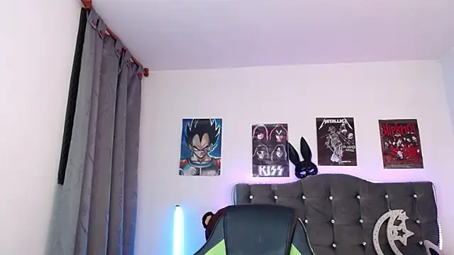 lunabritton1 online show from February 11, 2:16 am