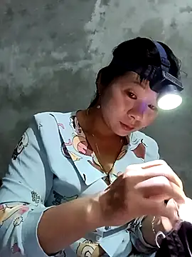 Snapshot of vangkt-cute chatting on March 4, 6:47 pm vangkt-cute online show from March 4, 6:47 pm