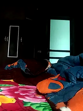 Snapshot of vangkt-cute chatting on April 5, 6:54 am vangkt-cute online show from April 5, 6:54 am