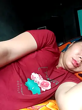 Snapshot of vangkt-cute chatting on April 10, 2:17 am vangkt-cute online show from April 10, 2:17 am