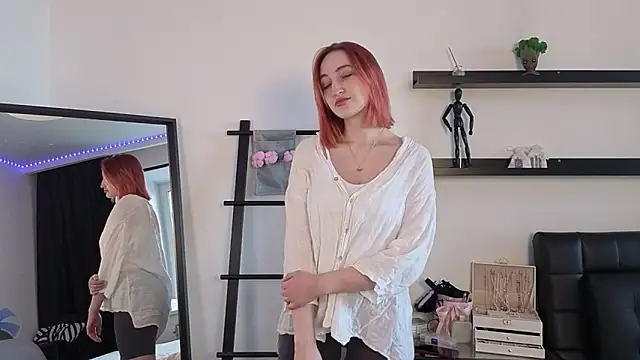 Snapshot of Alisa_World8 chatting on November 13, 7:18 am Alisa World8 online show from November 13, 7:18 am