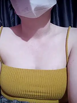 Snapshot of MiHeni chatting on December 17, 7:47 am MiHeni online show from December 17, 7:47 am