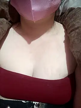 Snapshot of MiHeni chatting on January 10, 2:41 pm MiHeni online show from January 10, 2:41 pm