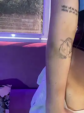 Snapshot of ReiAyanamy chatting on December 14, 8:02 pm ReiAyanamy online show from December 14, 8:02 pm