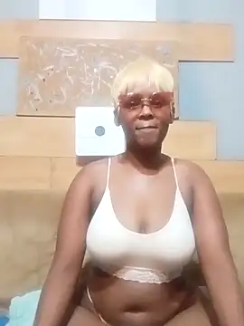 CurvyBabe36 online show from April 8, 10:10 pm