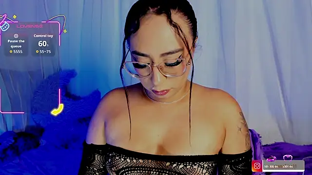 Snapshot of kim_santana_ chatting on June 6, 4:28 am kim santana online show from June 6, 4:28 am