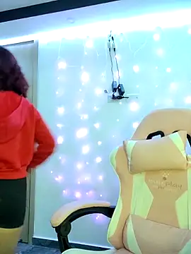 Sarah Lark- online show from April 10, 11:09 pm